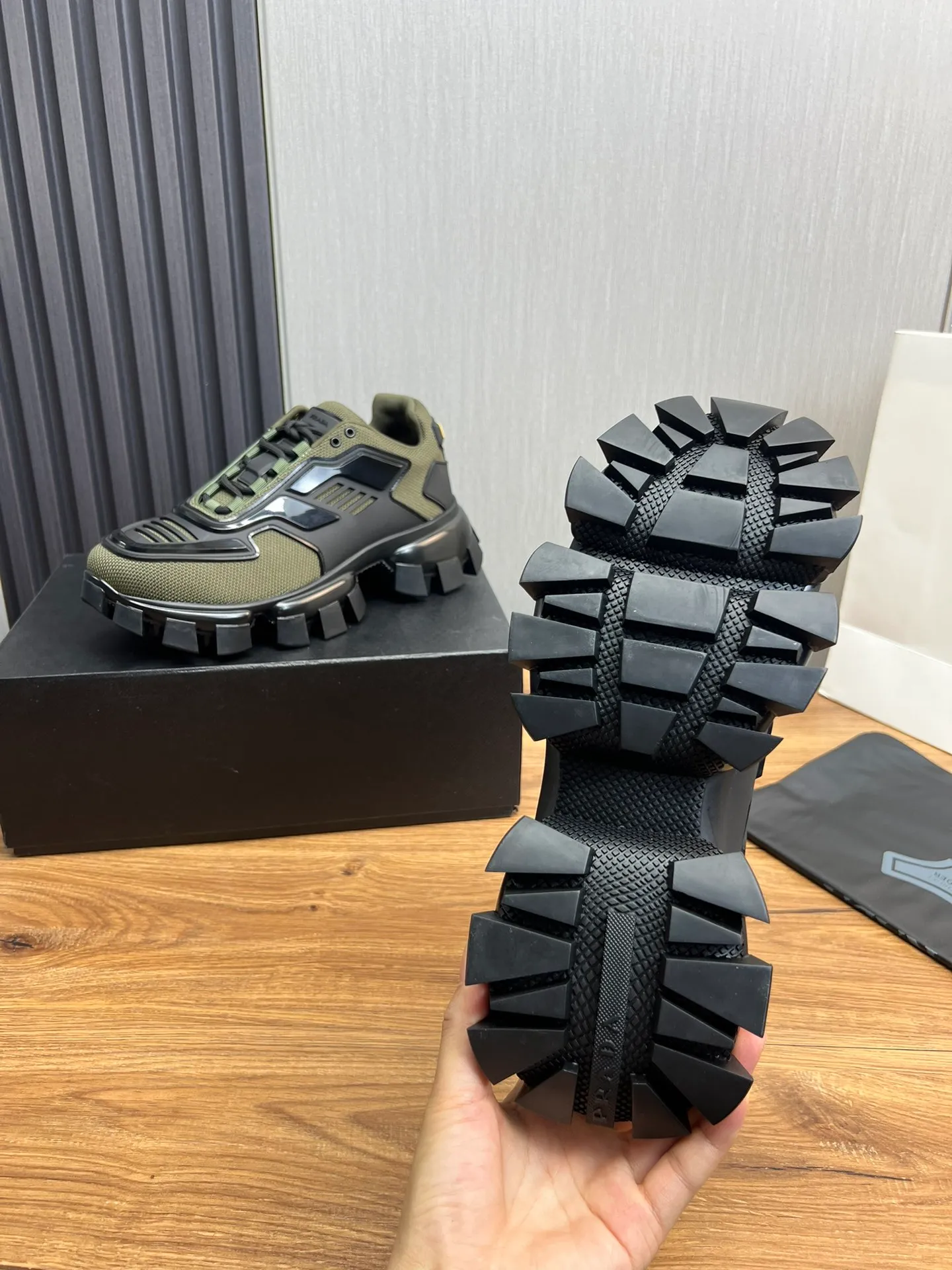 Men's shoes 💰620💰 [PRADA] Popular thick-soled shoes for couples 👩‍❤️‍👨 Available all year round ✔️Official website synchronization Original fly-knit film fabric + cowhide lining, 1⃣️ to 1⃣️ replica, original sole, 36-45 (45 made to order, non-refundable)